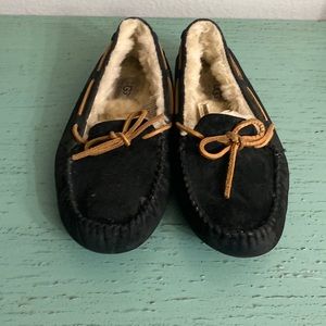 Women UGG slippers SZ 7